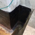 قواعد البناء أو الأساسات تُعتبر الجزء الأكثر أهمية في أي منشأة، إذ تتحمل وزن البناء بأكمله وتنقله إلى الأرض. ومعرّض هذا الجزء بشكل كبير للرطوبة والمياه الجوفية،